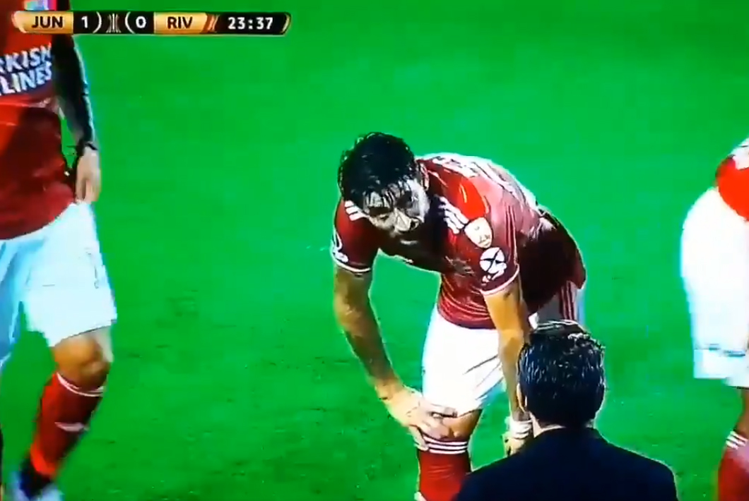 Farsa zamiast meczu w Copa Libertadores. Piłkarze cierpieli z powodu gazu łzawiącego [WIDEO]