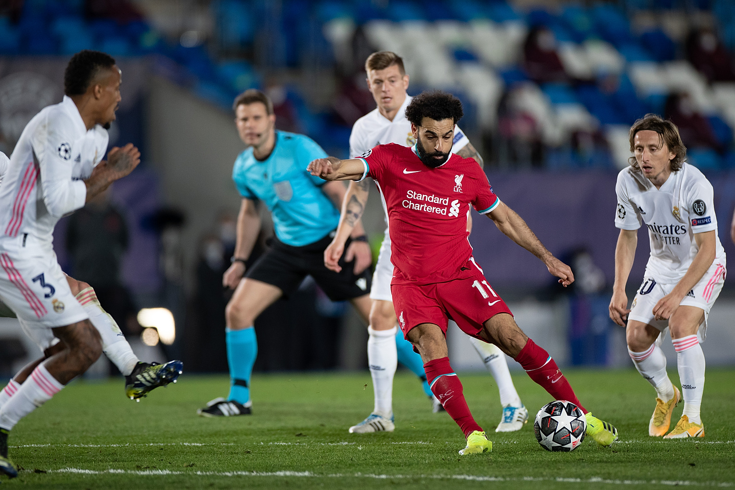 Juergen Klopp zestawił Mohameda Salaha z Robertem Lewandowskim. "Mo jest niedoceniany"