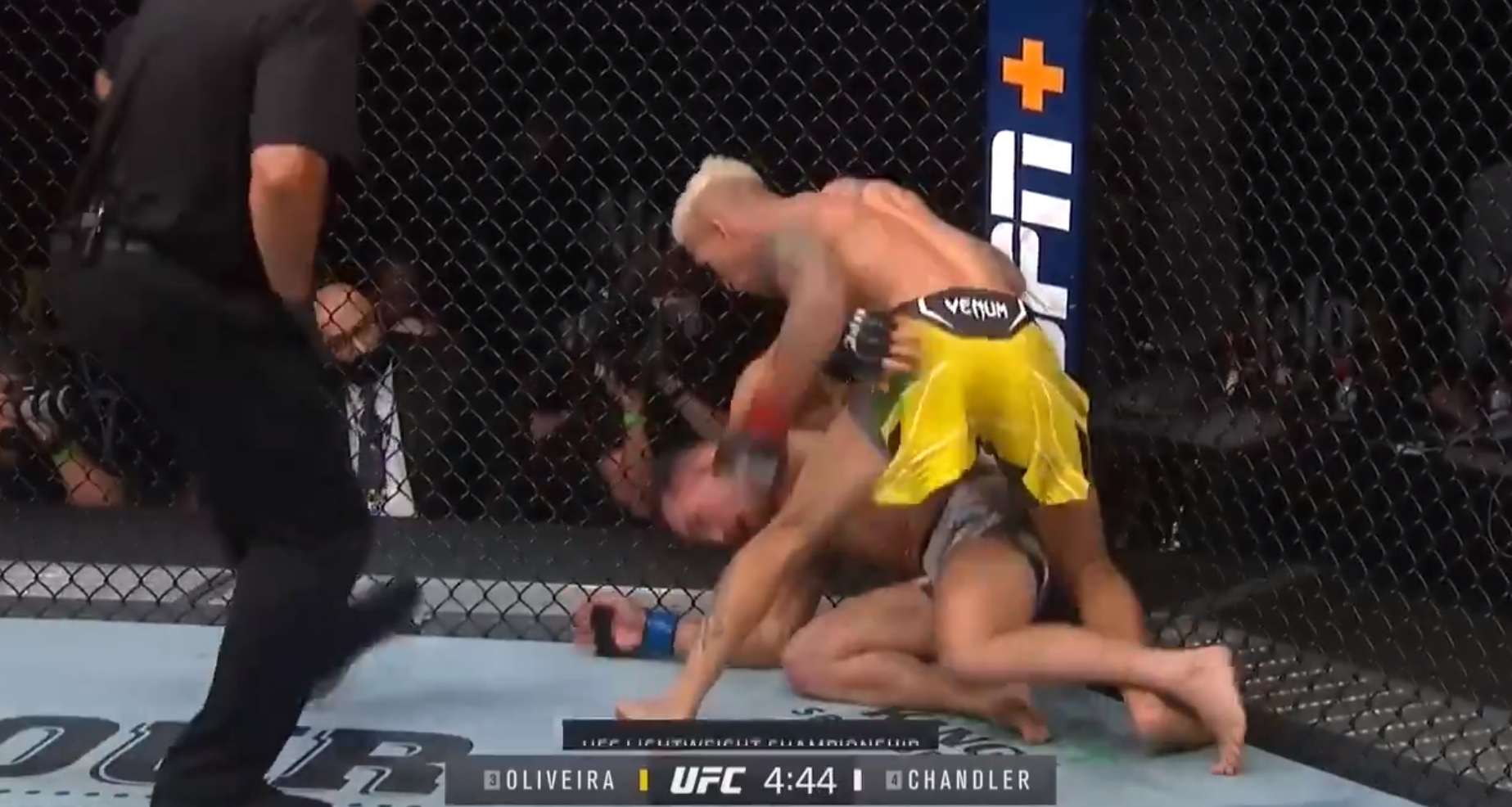Wielki zwrot akcji w walce wieczoru na UFC 262! Efektowny nokaut w pojedynku o pas po Nurmagomedovie [WIDEO]