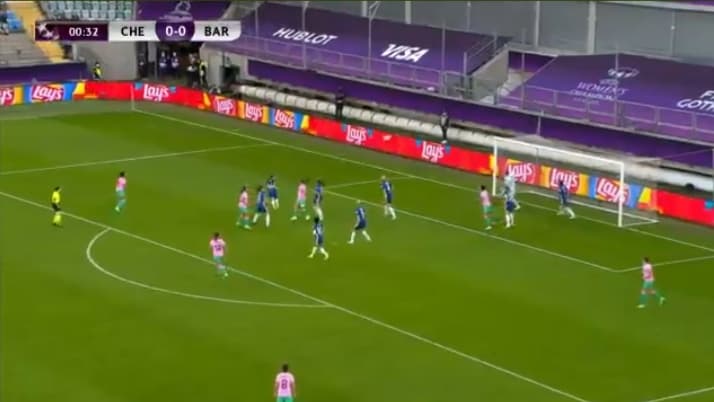 Kuriozalny gol w finale Ligi Mistrzów kobiet. Kopanina i przypadkowy samobój [WIDEO]