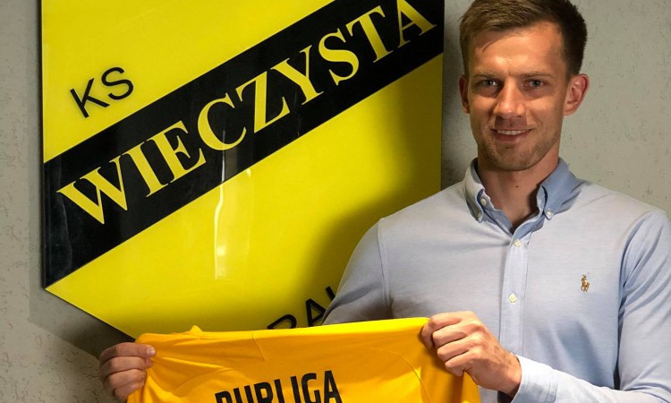 Wieczysta Kraków ściągnęła kolejnego piłkarza z Ekstraklasy. Dostał dwuletni kontrakt