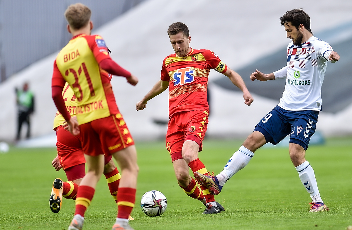 Jagiellonia Białystok ma dwóch kandydatów na trenera. To Polak i Słowak
