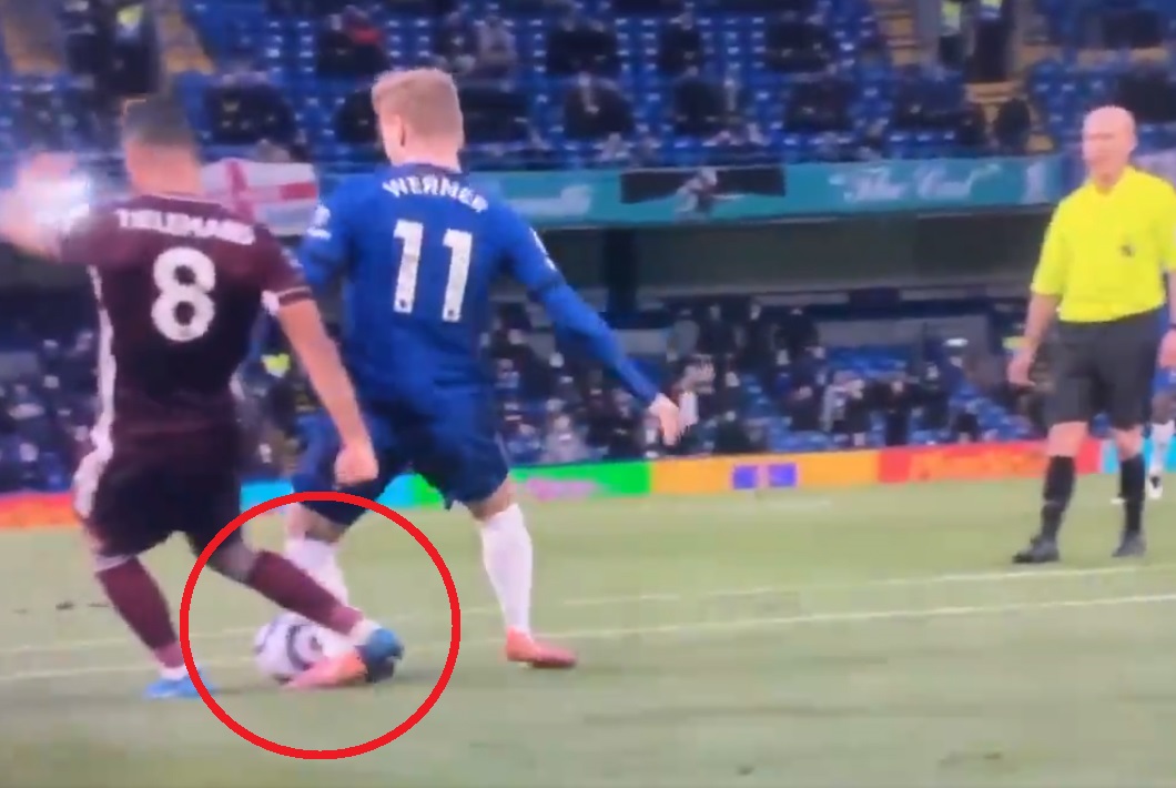 Olbrzymia kontrowersja w Premier League. "Brak karnego dla Chelsea to zwykłe złodziejstwo"