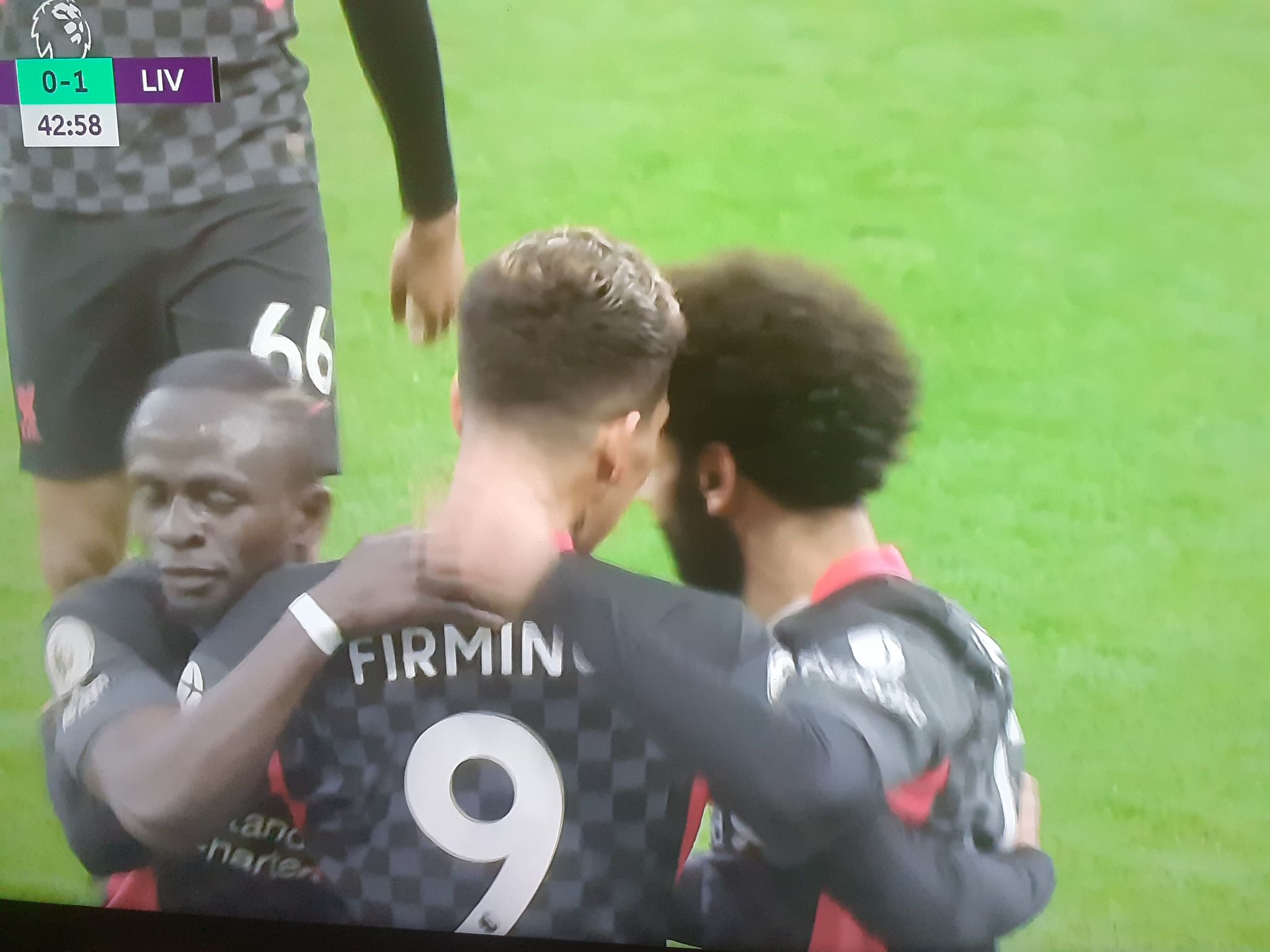 Liverpool wskoczył do czołowej czwórki! Pewne zwycięstwo "The Reds" [WIDEO]