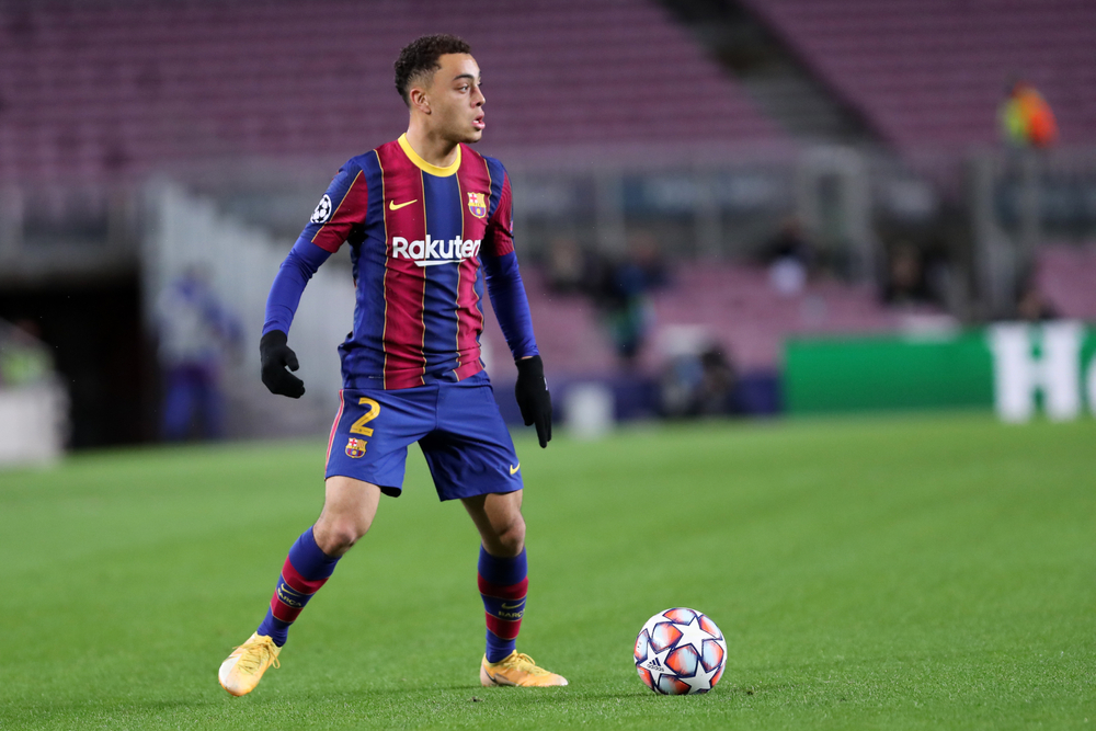 "Wszyscy byli w szoku". Serginio Dest zdradził, jak FC Barcelona zareagowała na odejście Leo Messiego