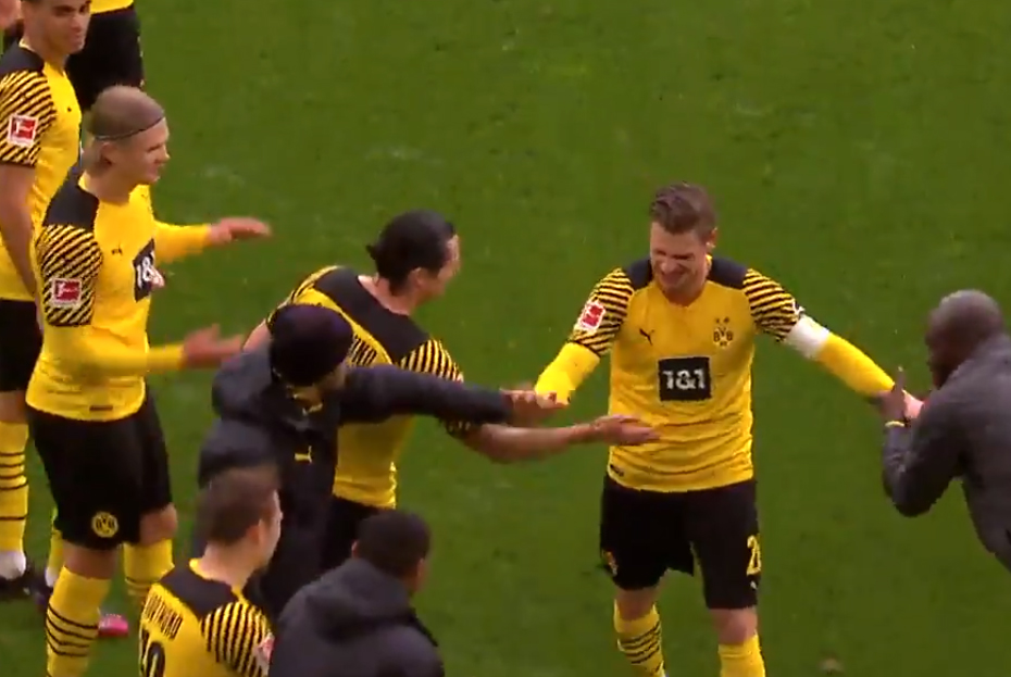 Łukasz Piszczek pożegnał się z Borussią Dortmund. Koledzy uhonorowali go szpalerem [WIDEO]