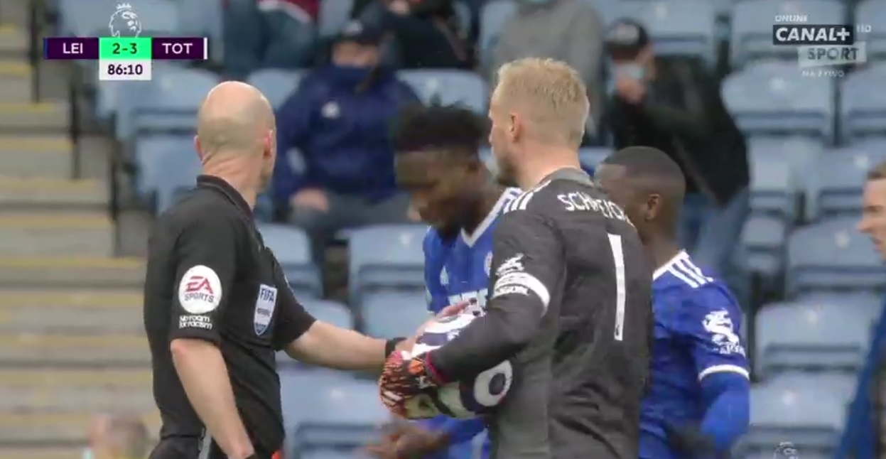 Samobój Schmeichela zniweczył wysiłki Leicester w walce o LM! Wpadka Chelsea bez konsekwencji [WIDEO]