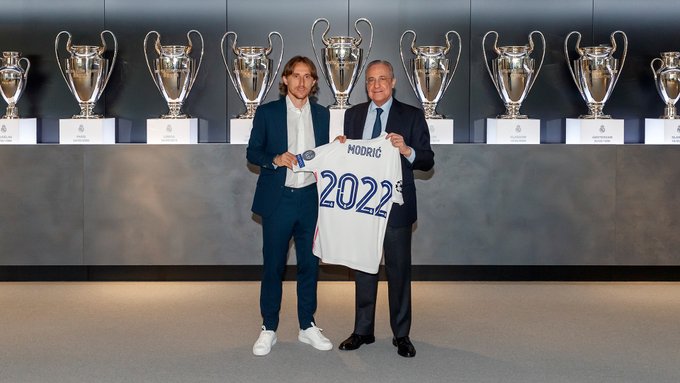 Luka Modrić na dłużej w Realu Madryt! Chorwat podpisał nowy kontrakt z "Królewskimi"