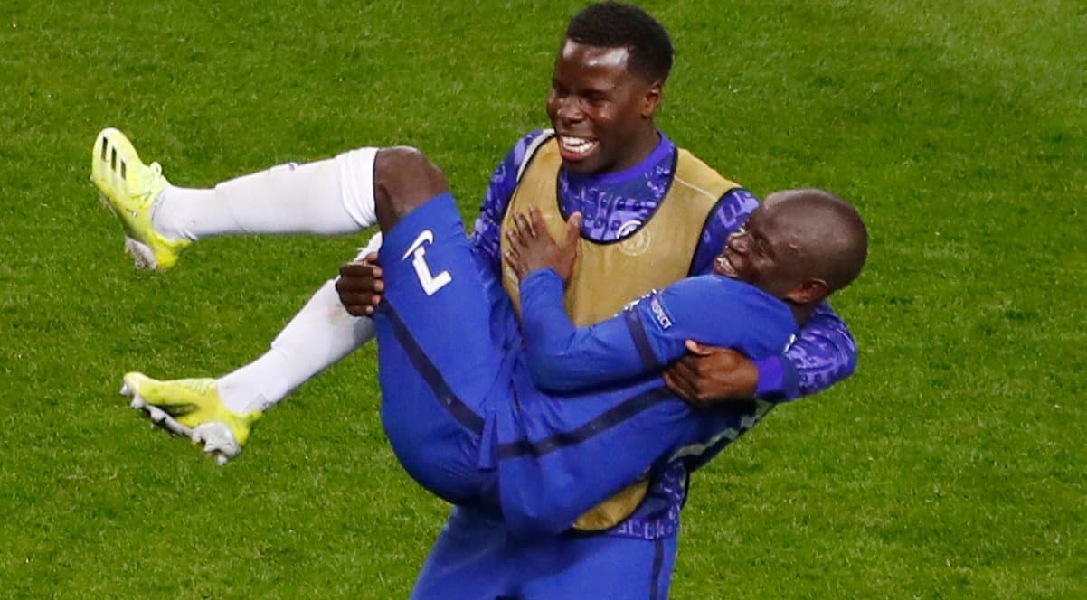 Szalone sceny na stadionie w Porto! N'Golo Kante noszony na rękach