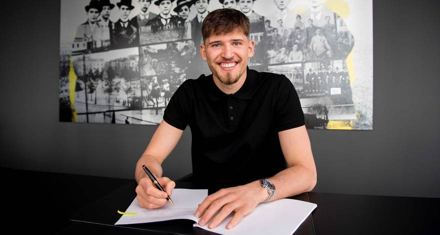 Borussia Dortmund pozyskała nowego bramkarza. Piłkarz podpisał pięcioletni kontrakt