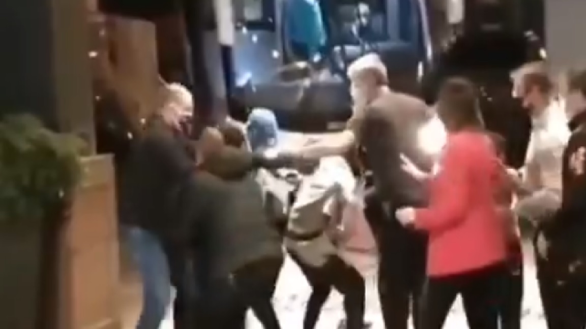 Brazylijscy kibice rzucili się na Neymara. Ochrona nie mogła sobie z nimi poradzić [WIDEO]
