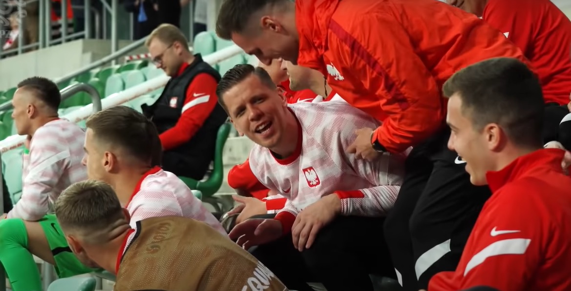 Wojciech Szczęsny znów dał o sobie znać. "Lewy na ławę, hej k..., Lewy na ławę" [WIDEO]