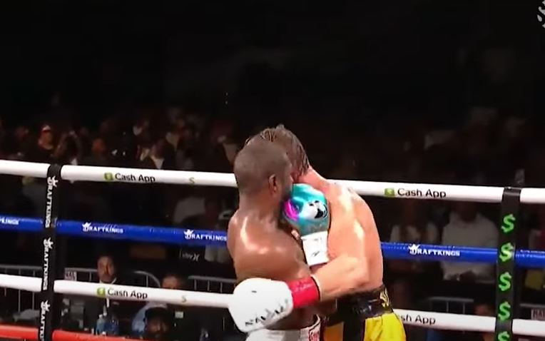 Floyd Mayweather Jr. walczył z youtuberem i zgarnął wielką kasę. Nieoficjalne zwycięstwo Amerykanina [WIDEO]
