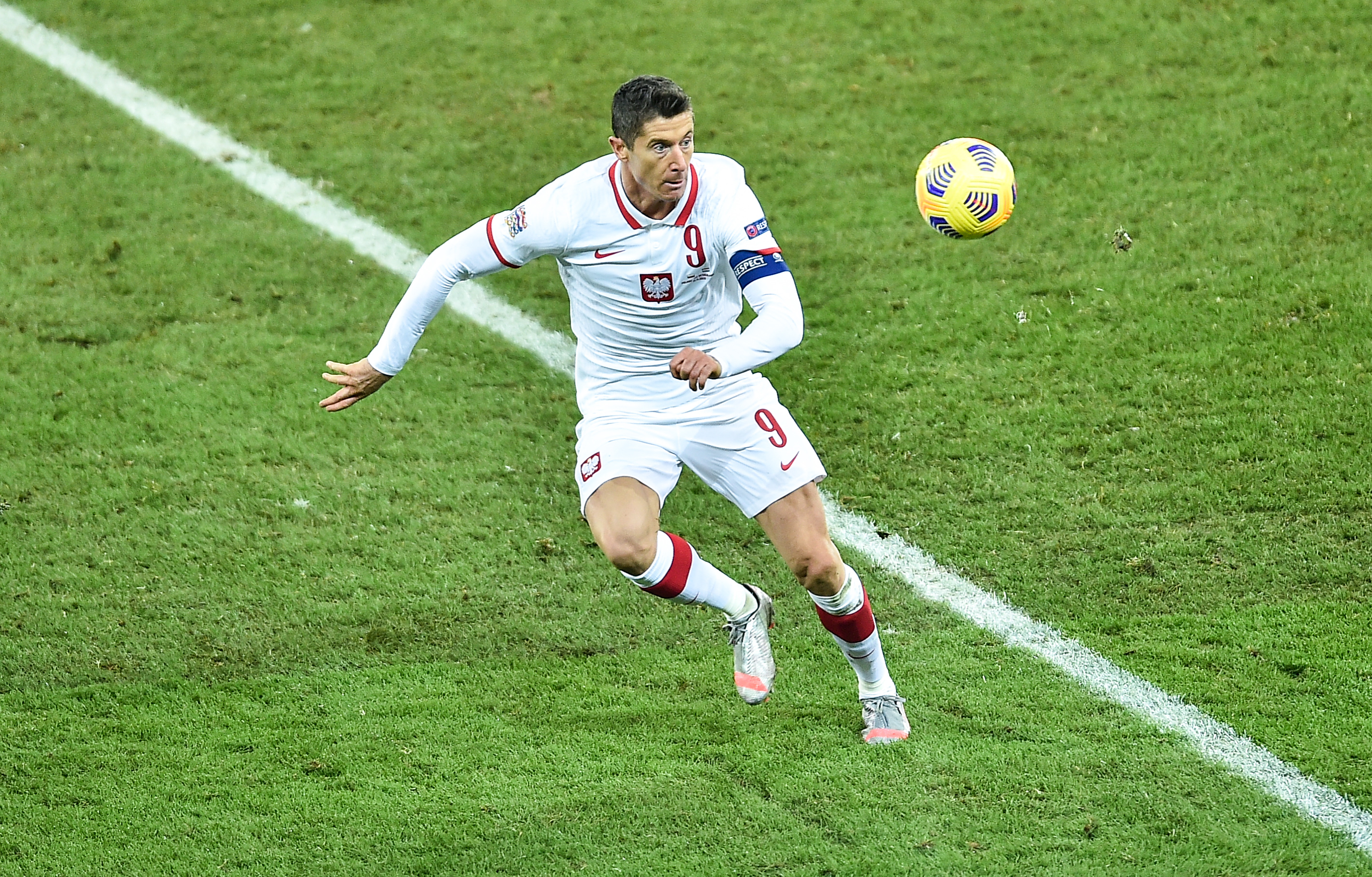 Legenda broni Lewandowskiego. "Polska jest słaba, Robert nie miał wsparcia"