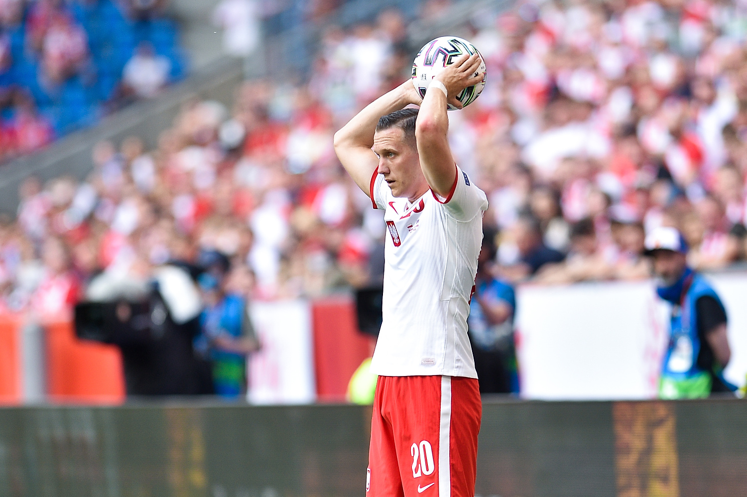 Trzech Polaków w drużynie rozczarowań Euro 2020. Brutalne oceny francuskich dziennikarzy