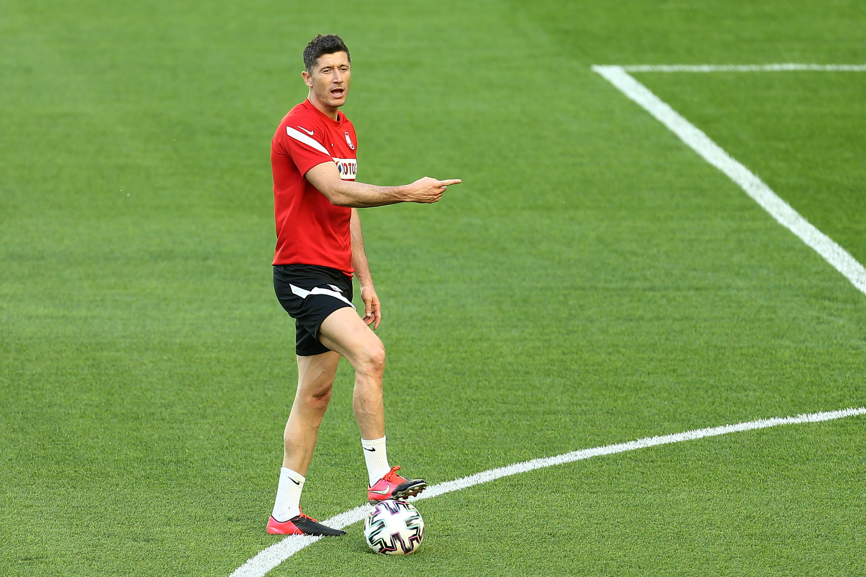 Były mistrz Europy nie ma żadnych wątpliwości. "Brakuje nam... Lewandowskiego. Polska ma szczęście"