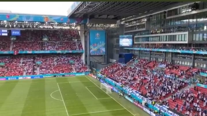 Fani Danii i Finlandii zachowali się z wielką klasą. Zjednali się dla Eriksena [WIDEO]