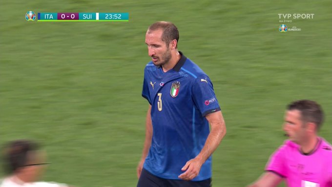 Wielki pech Giorgio Chielliniego. Najpierw anulowany gol, po chwili kontuzja [WIDEO]