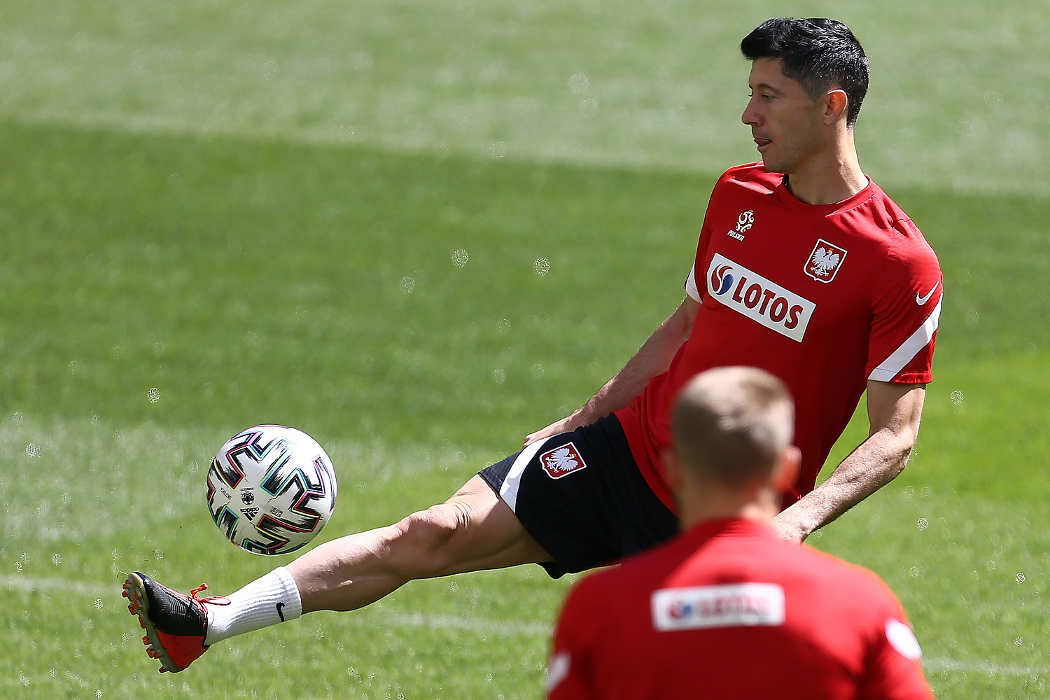 Robert Lewandowski największą klapą Euro 2020. "Jest cieniem samego siebie"