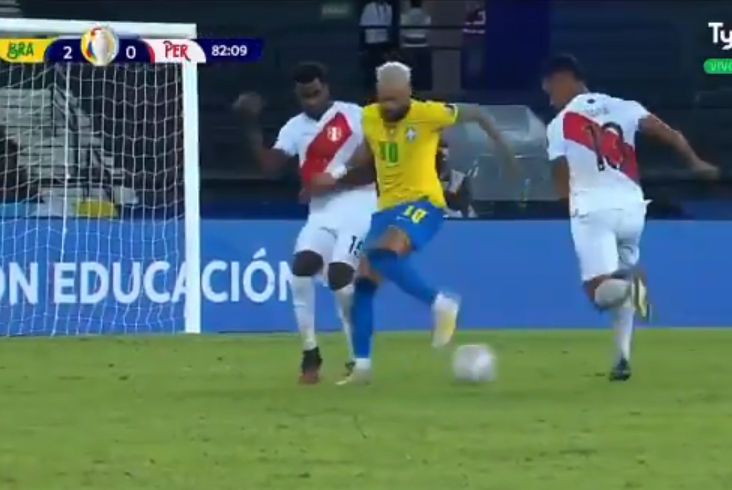 Tak bawi się Neymar. Brazylijczyk zatańczył z rywalami [WIDEO]