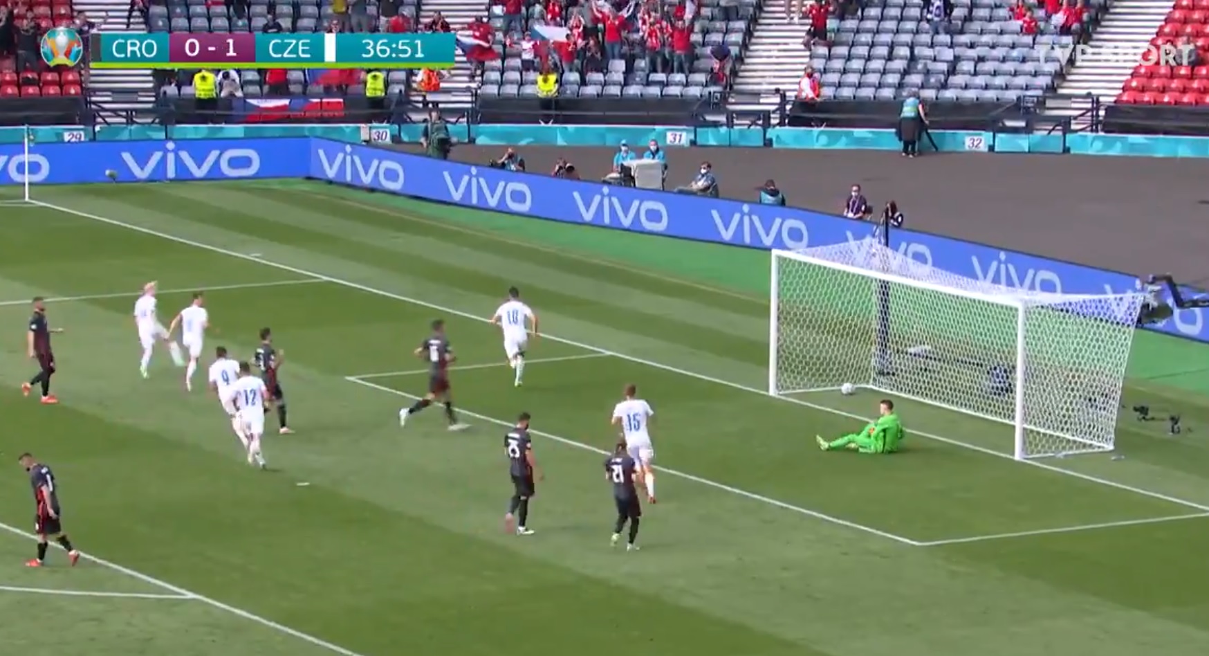 Czesi jedną nogą w 1/8 finału EURO 2020, Schick znów trafił. Wicemistrzowie świata stanęli pod ścianą [WIDEO]