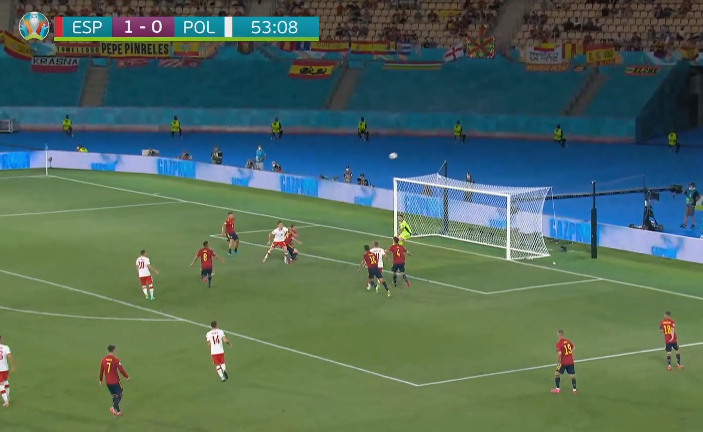 Gol Roberta Lewandowskiego nie powinien być uznany? Sędziowski ekspert nie ma wątpliwości. "To przewinienie"