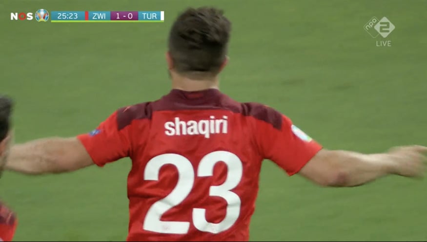 Przepiękny gol Shaqiriego na koniec rywalizacji w grupie! Szwajcaria pokonała fatalnych Turków [WIDEO]