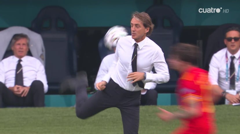 Techniczny popis Roberto Manciniego, mógł zawstydzić niektórych piłkarzy. "Wciąż to ma" [WIDEO]