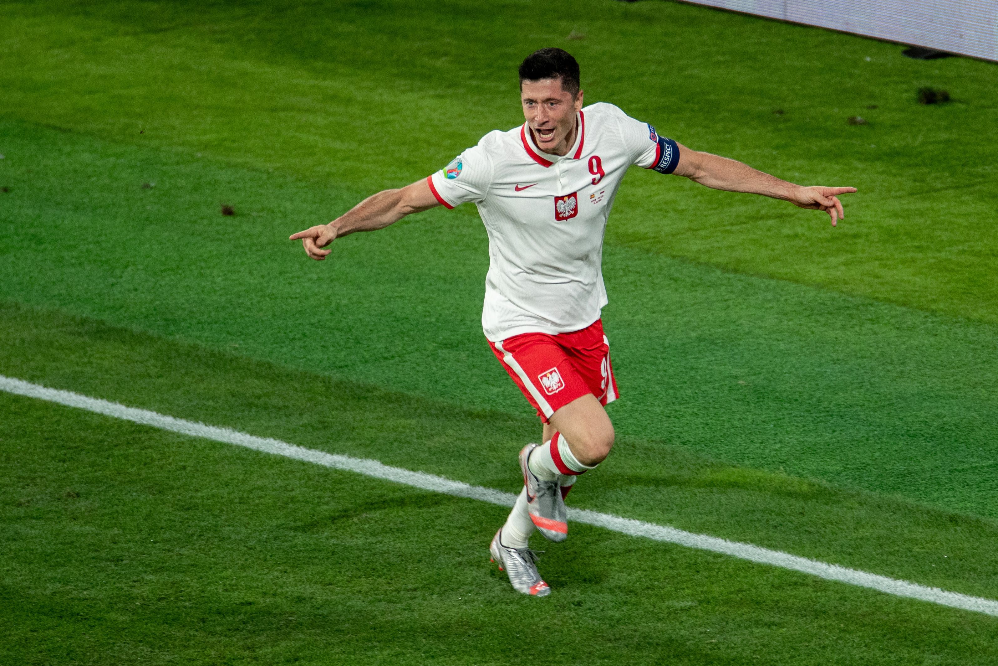 Słynny szwedzki trener pełen obaw przed meczem z Polską. "Zespół boi się Lewandowskiego! To genialny strzelec"