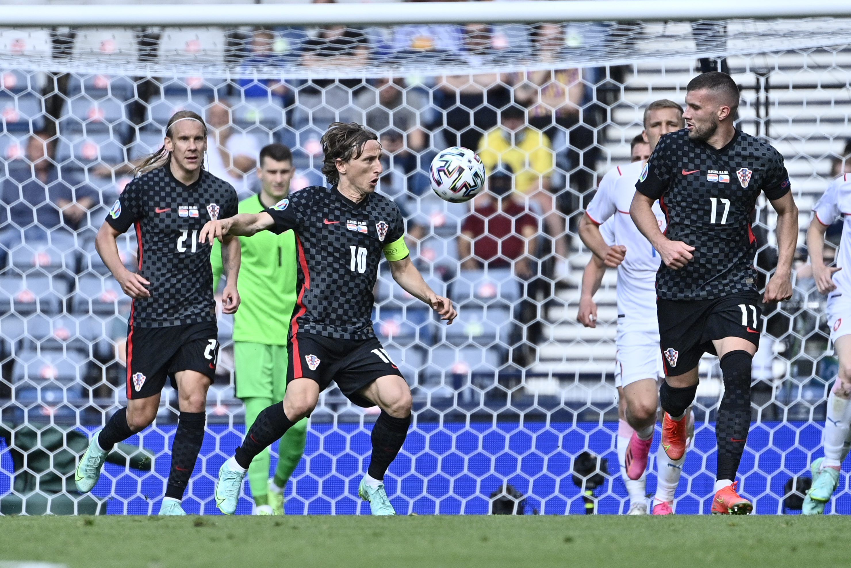 Anglicy przypieczętowali wygraną w grupie D. Piękny gol Luki Modricia dał awans Chorwatom [RELACJA]
