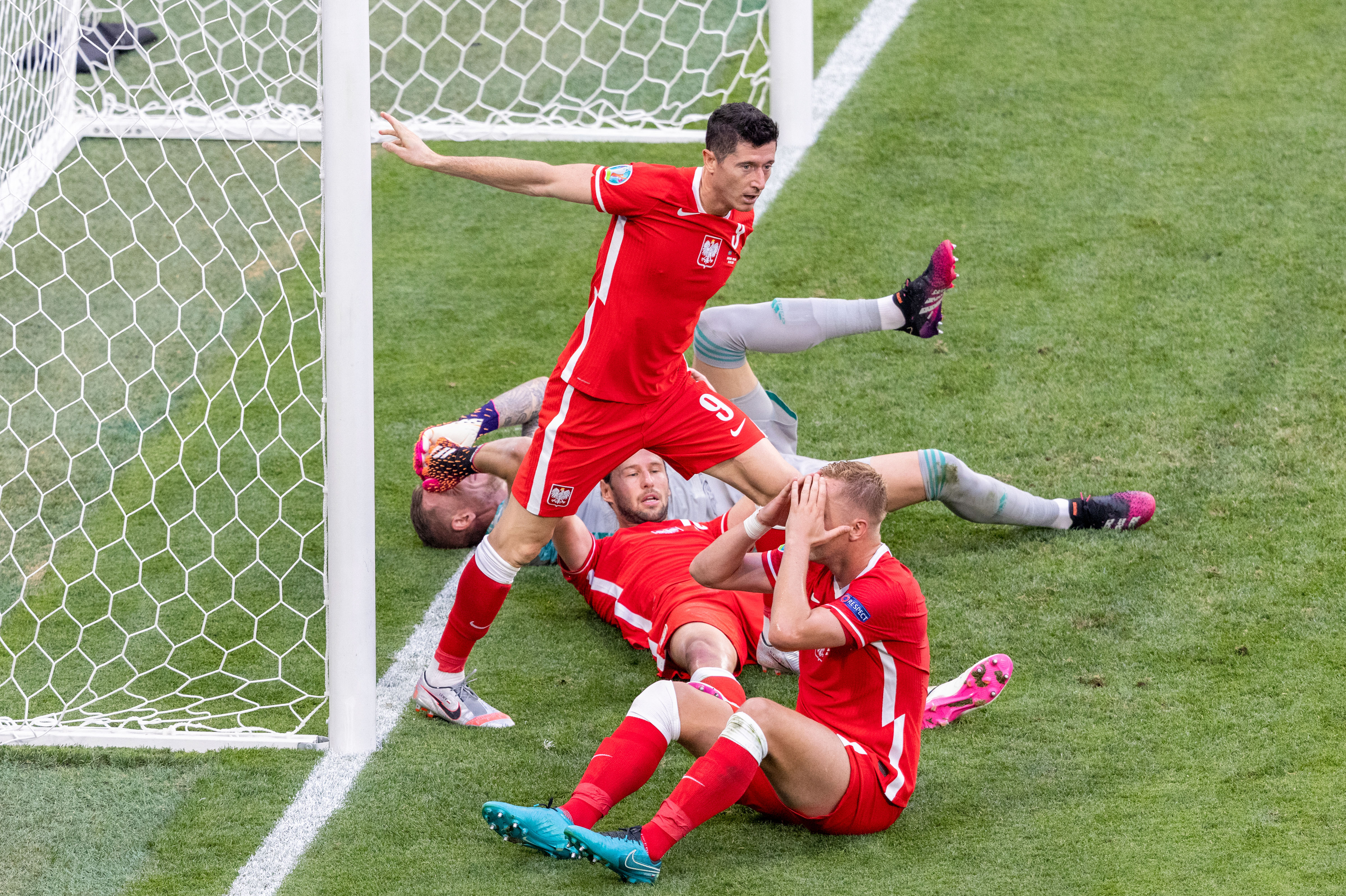 Koniec EURO 2020 dla reprezentacji Polski! Wielka pogoń i dublet Lewandowskiego nie wystarczyły [WIDEO]