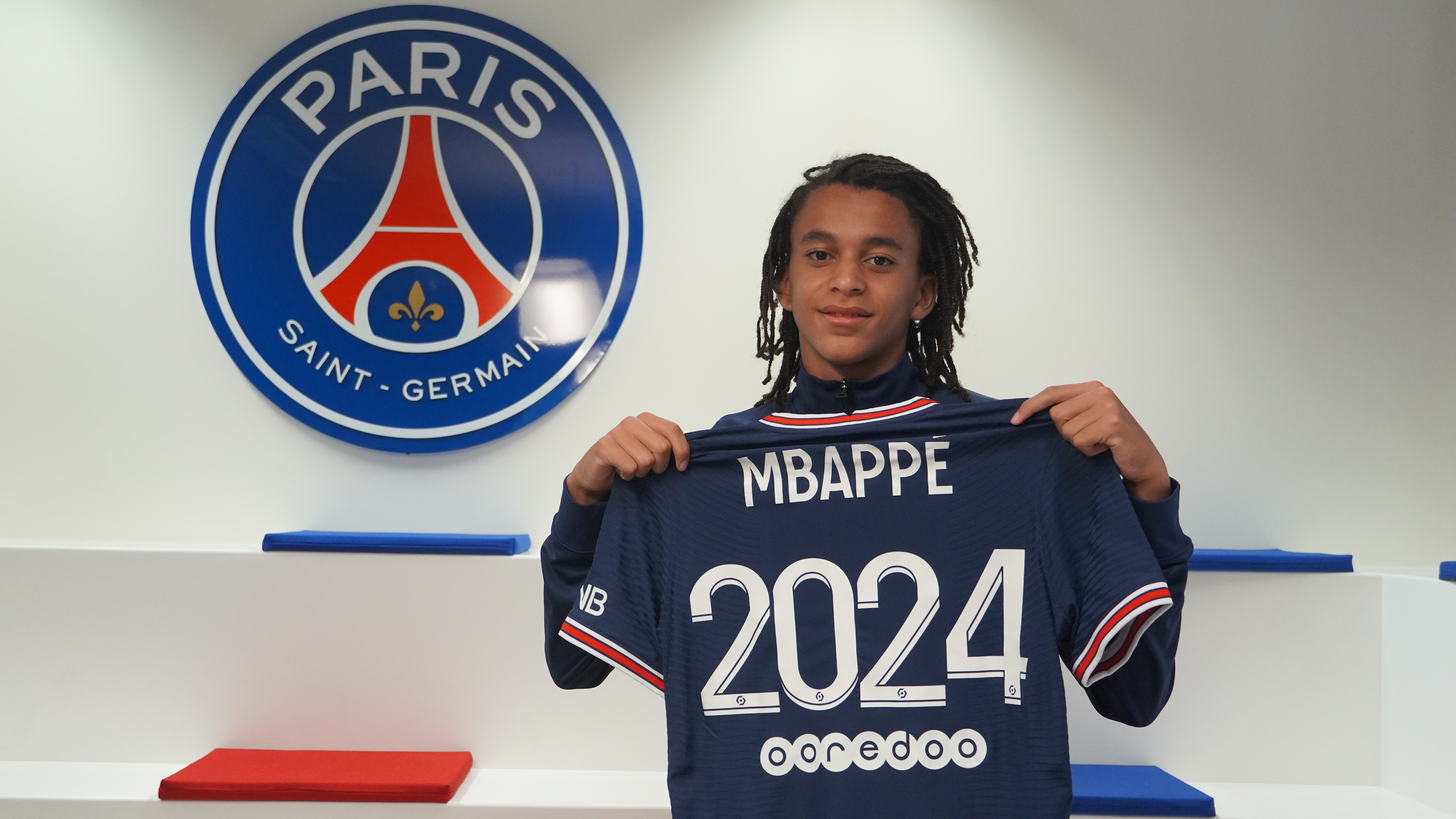 Brat Kyliana Mbappe podpisał kontrakt z PSG. "Elegancki pomocnik"