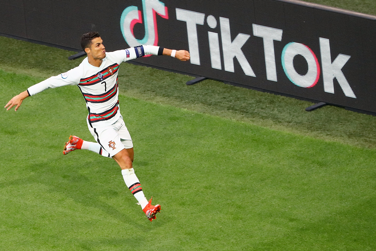 Trener Węgrów skrytykował Cristiano Ronaldo. "Ludzie to zauważają"