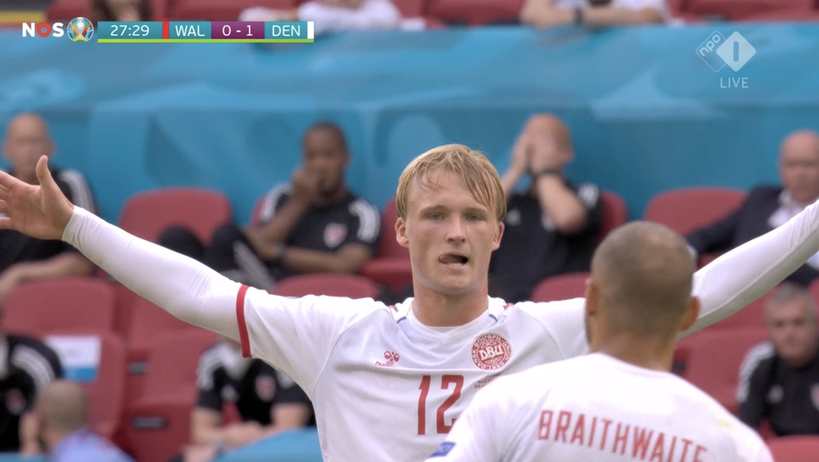 Co za gol dla Danii! Był rezerwowym, teraz rzucił Walię na łopatki [WIDEO]
