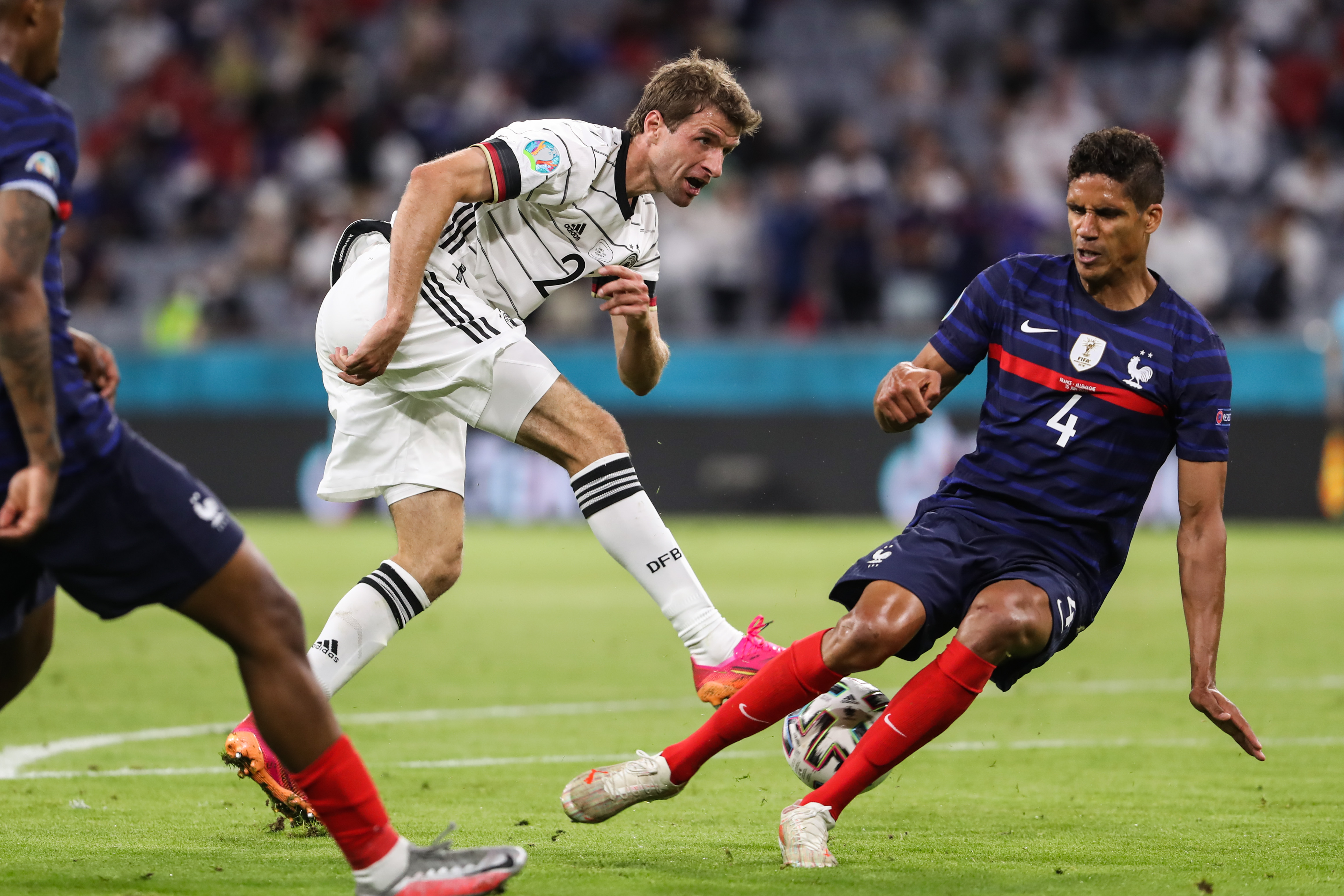 Raphael Varane wskazał faworytów EURO. "Oni zrobili na mnie największe wrażenie"