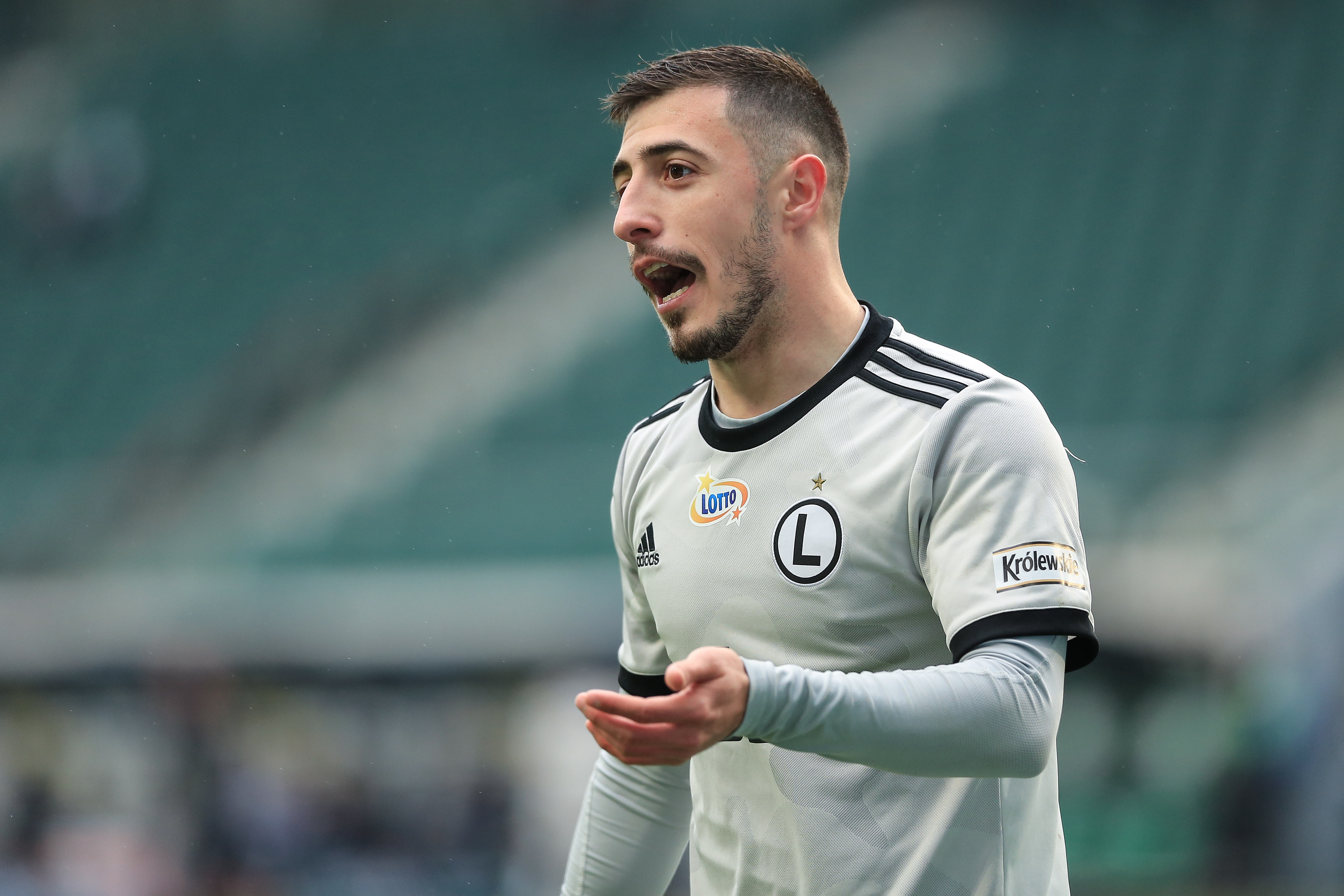 Oni ubiegłego lata wyjechali z Ekstraklasy. Jak im idzie? Jeden łączony z Premier League, inni wciąż słabi