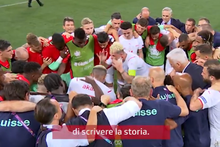 Xhaka przemawiał, Seferović policzkował kolegę. Tak Szwajcarzy motywowali się przed karnymi z Francją [WIDEO]