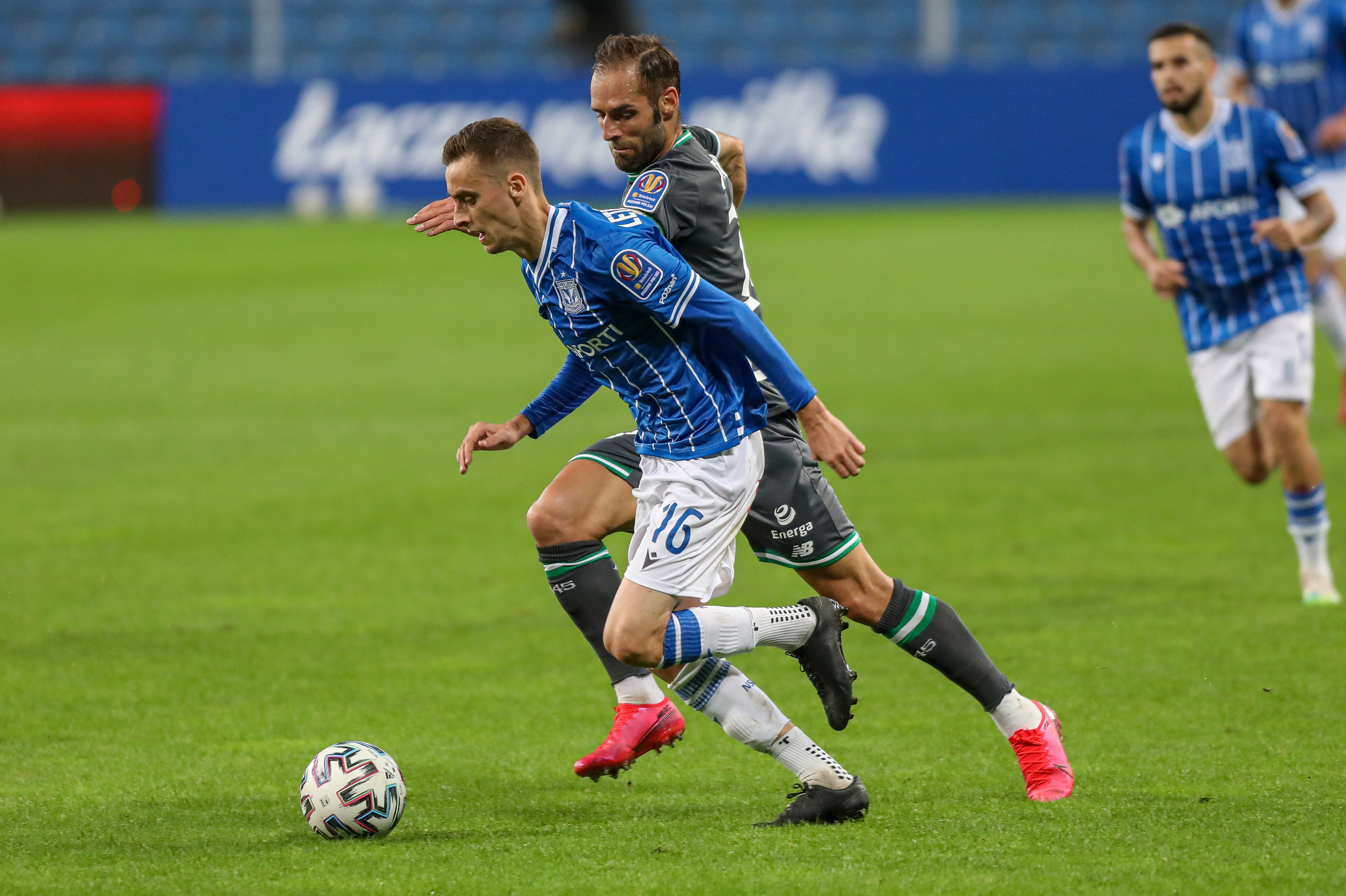 Piłkarz Lecha Poznań przenosi się do Widzewa Łódź. Wypożyczenie z opcją wykupu