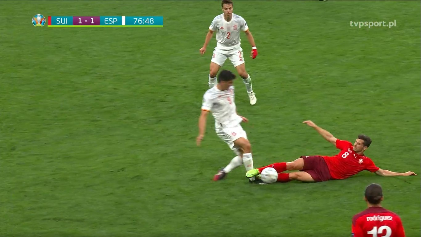 Czerwona kartka dla reprezentanta Szwajcarii! Jakub Rzeźniczak wyśmiał decyzję arbitra [WIDEO]