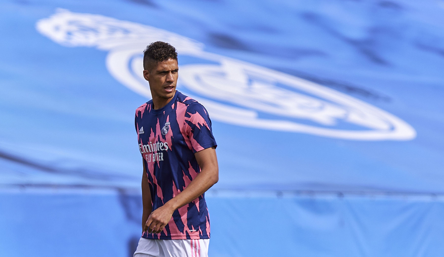 Transfer Raphaela Varane'a przesądzony. Real Madryt dostanie duże pieniądze