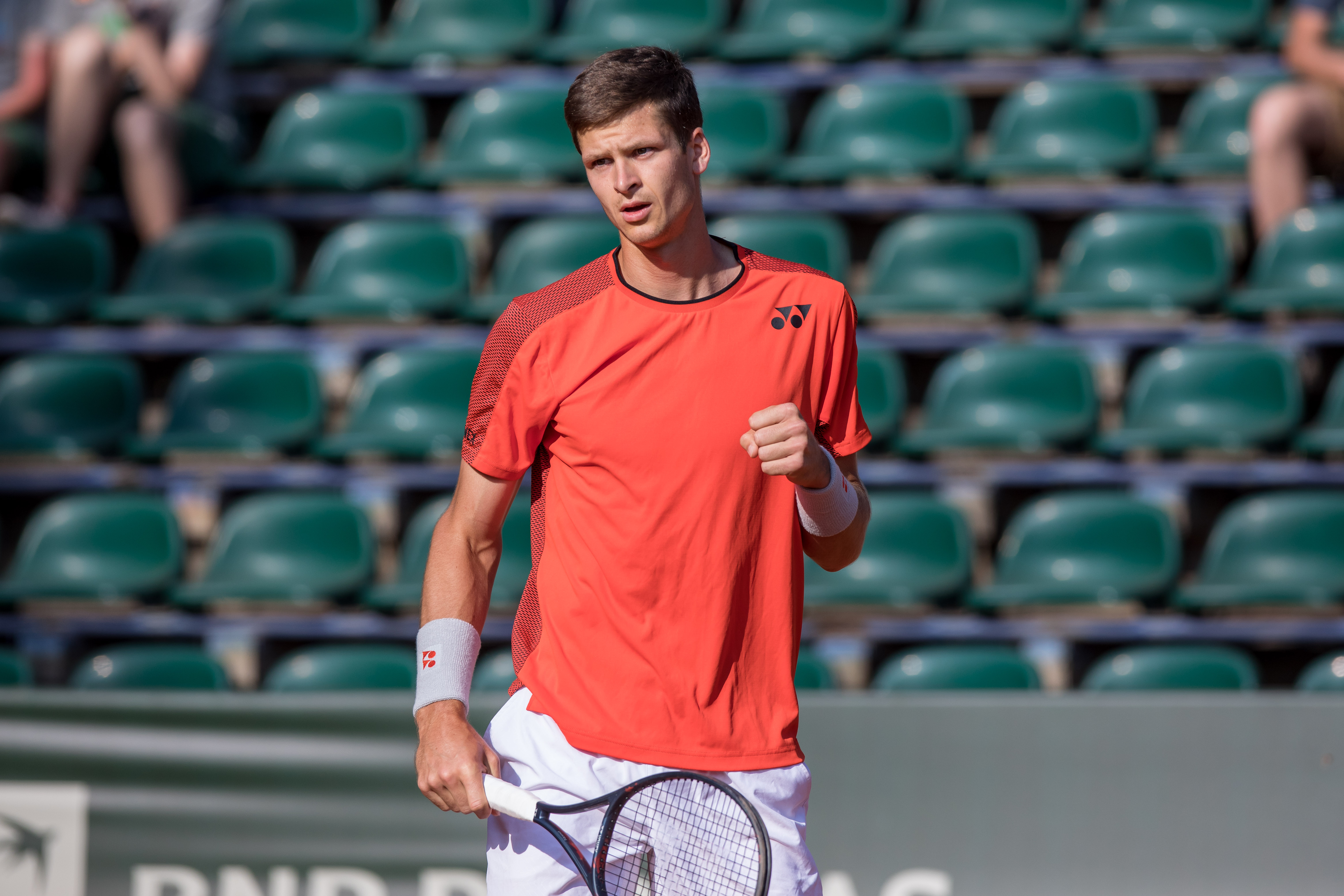 O której godzinie Hubert Hurkacz zagra z Rogerem Federerem? Znamy plan środowych spotkań na kortach Wimbledonu