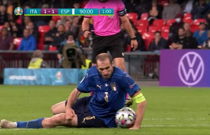 Czy to powinien być rzut karny dla Hiszpanii? Sporna sytuacja w półfinale EURO [ZDJĘCIE]