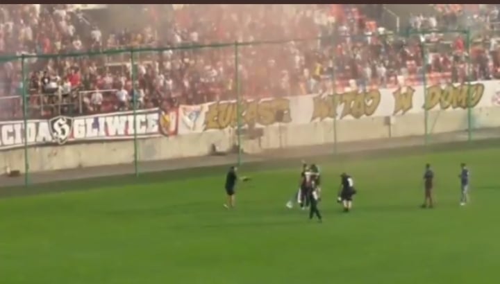Szaleństwo w Zabrzu! Kibice Górnika przywitali Lukasa Podolskiego [WIDEO]
