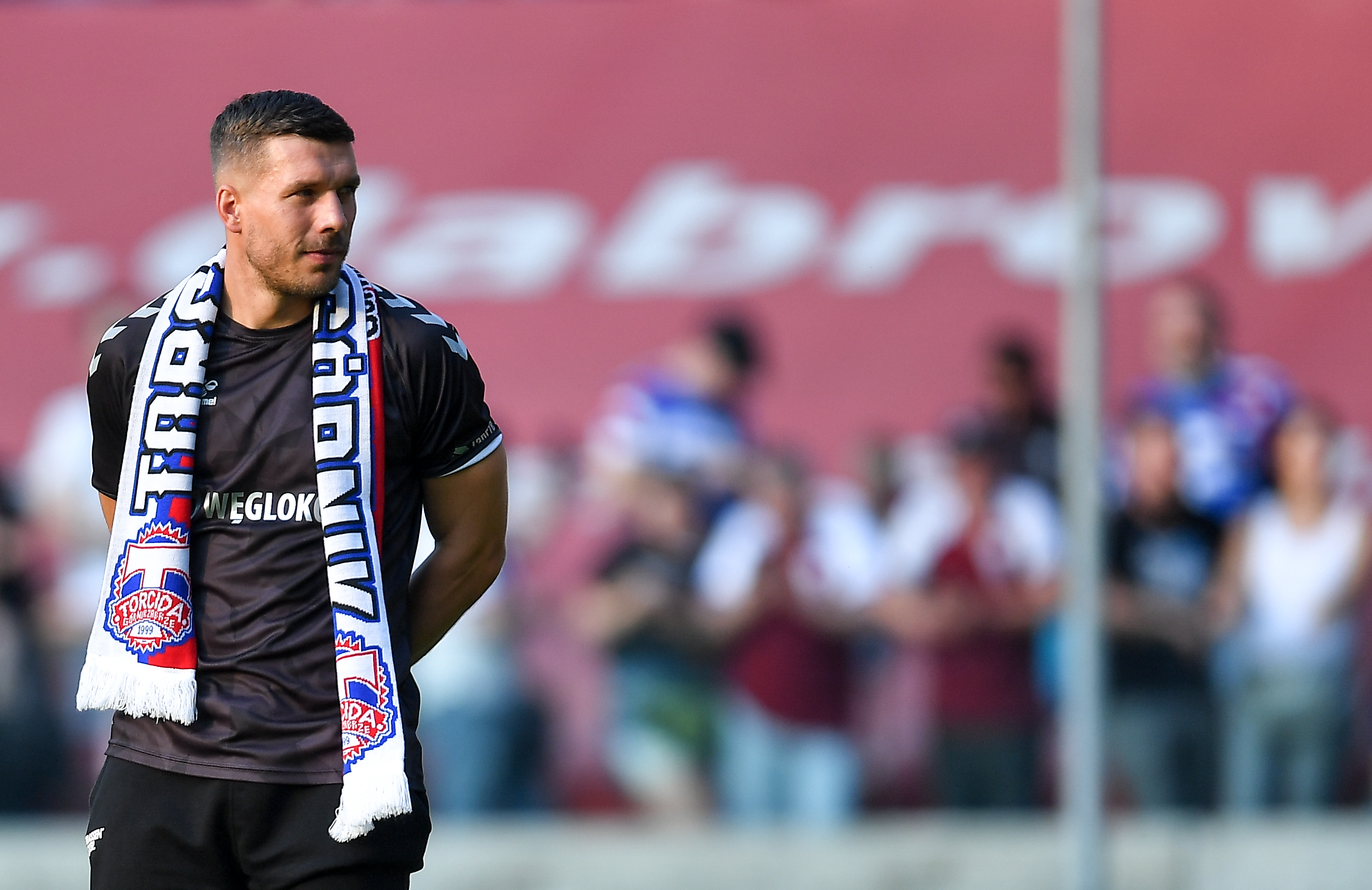 Dlatego Lukas Podolski jeszcze nie zadebiutuje w Ekstraklasie. Trener Górnika wyjaśnił powody