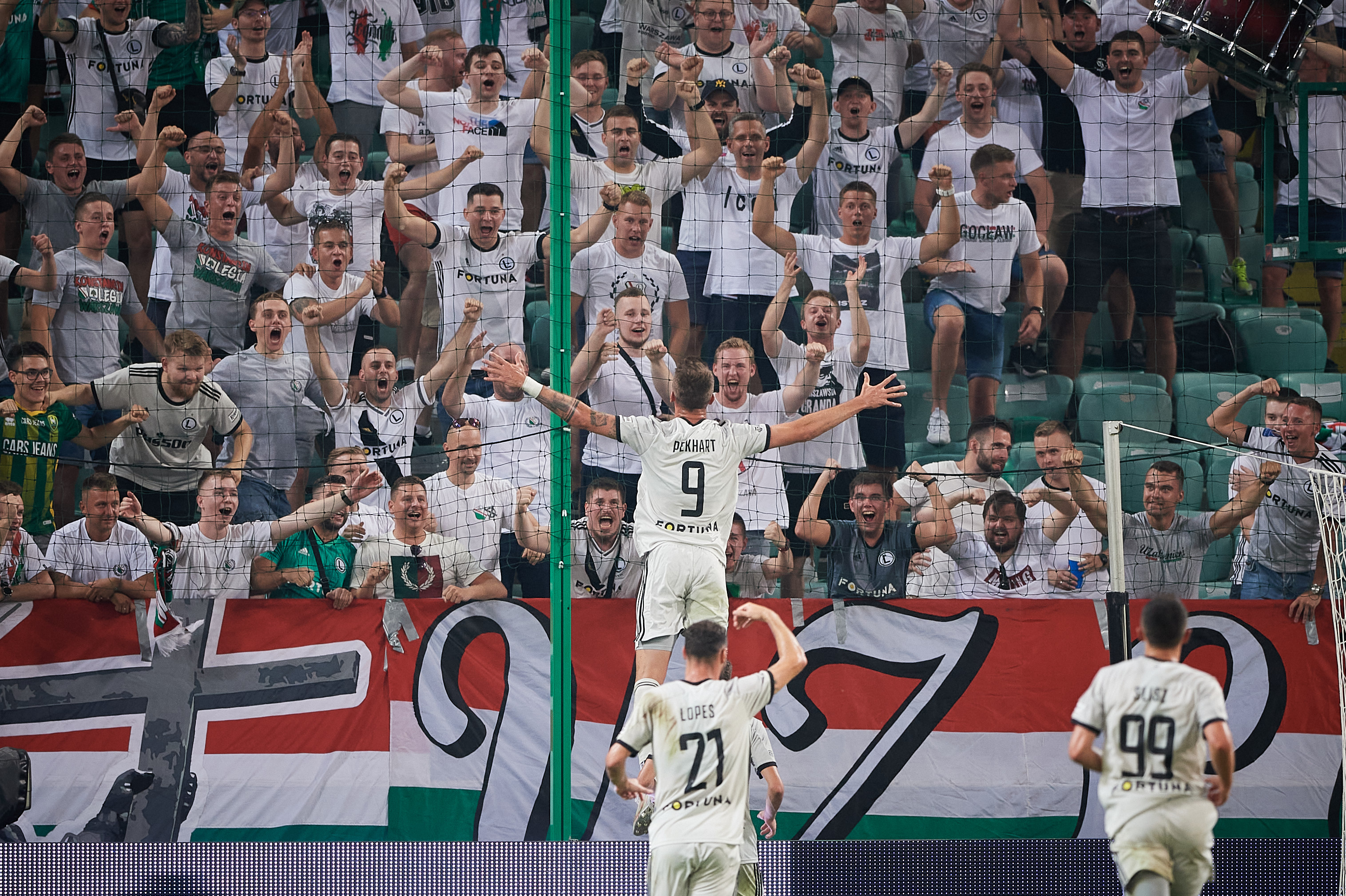 Legia Warszawa ukarana przez UEFA. "Wojskowi" zapłacą ponad 67 tys. euro