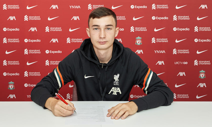 Polski talent blisko debiutu w Liverpoolu. Może zagrać w Pucharze Ligi