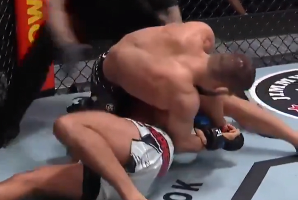 Wielkie zwycięstwo Mateusza Gamrota na gali UFC! Rywal musiał odklepać [WIDEO]