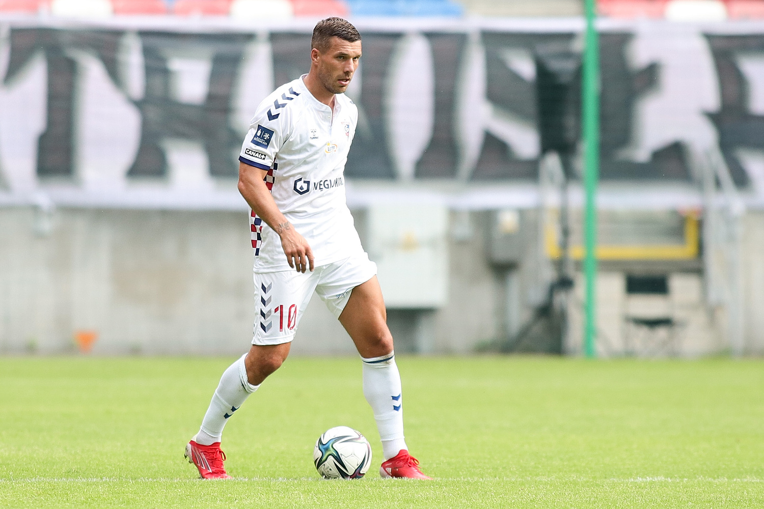 "Hej Podolski, jesteś debilem". Łukasz "Juras" Jurkowski zareagował na wpis piłkarza Górnika Zabrze