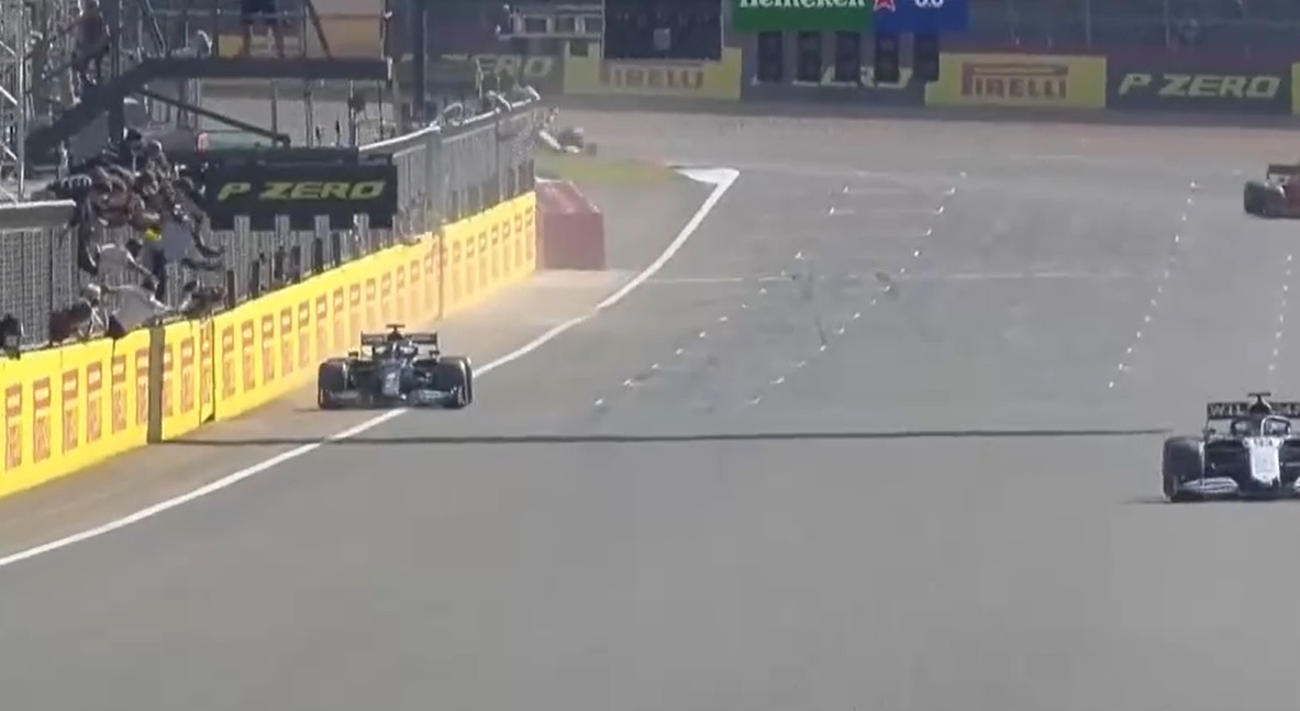 Lewis Hamilton walczył do samego końca i wygrał! Wielkie emocje w GP Wielkiej Brytanii [WIDEO]