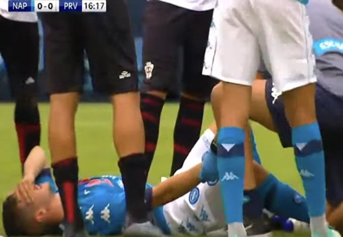 Poważna kontuzja zawodnika Napoli, może nie zagrać przez pół roku. "Katastrofa, miał być kluczowym piłkarzem"